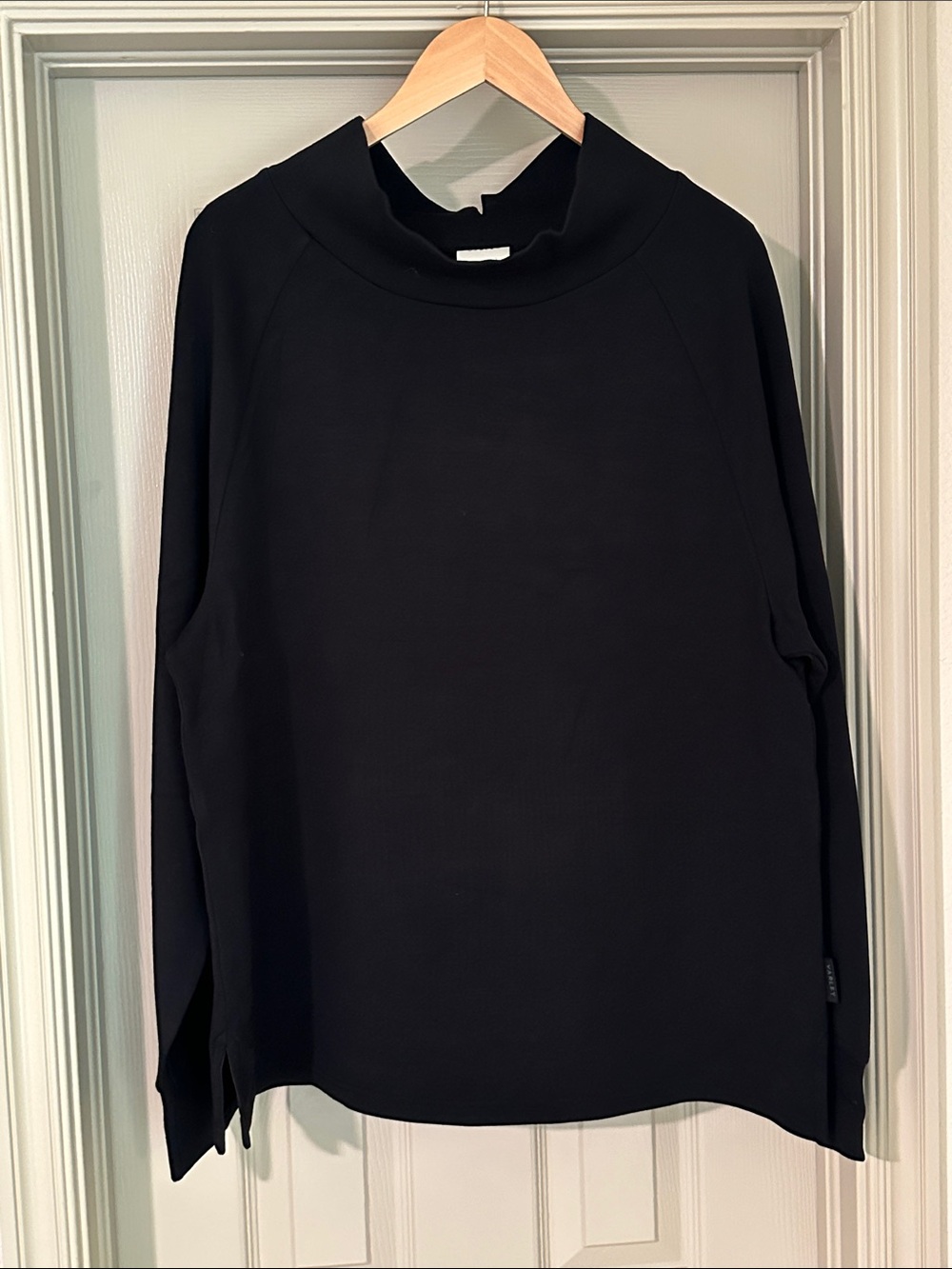 Black Long-Sleeve Varley Sweatshirt